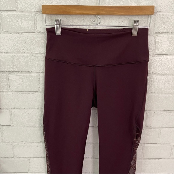VICTORIA’S SECRET Victoria Sport Maroon & Gold Knockout Tight Leggings - Picture 2 of 10